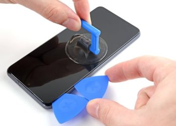 مراحل و نکات مربوط به تعویض صفحه نمایش موبایل در خدمات دیجی به روز